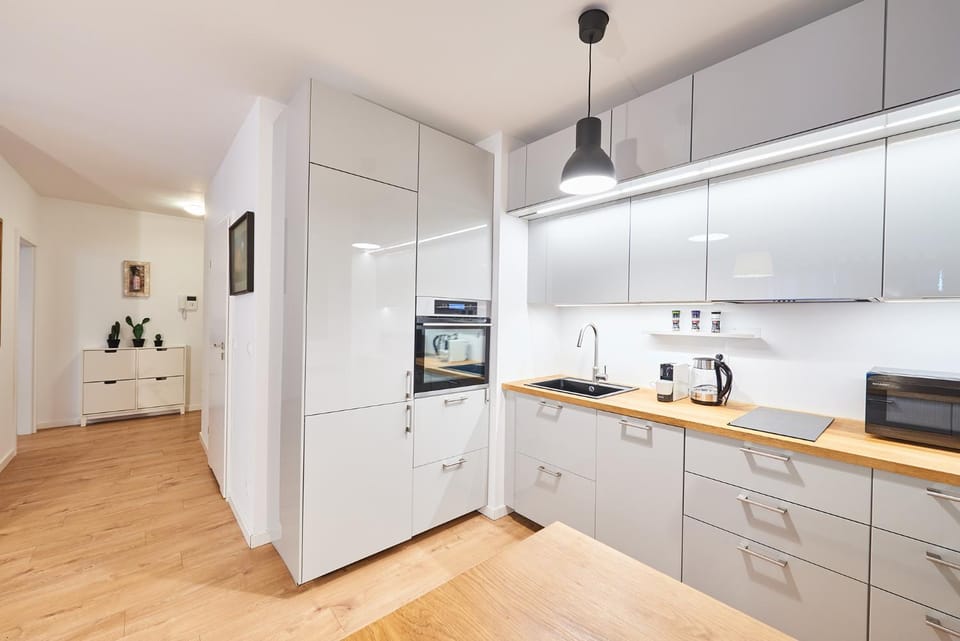 Coffee/tea facilities, Kitchen or kitchenette, dishwasher, oven, stove, toaster