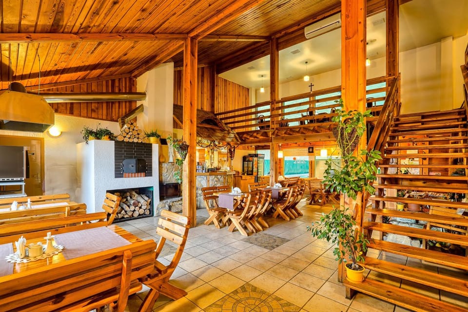 Restaurant/places to eat, Dining area