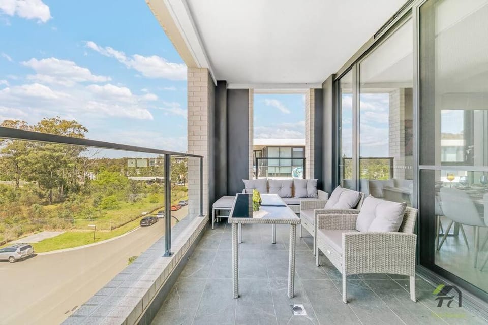 Stylish 3bedroom apartment in Rouse Hill Apartment in Sydney