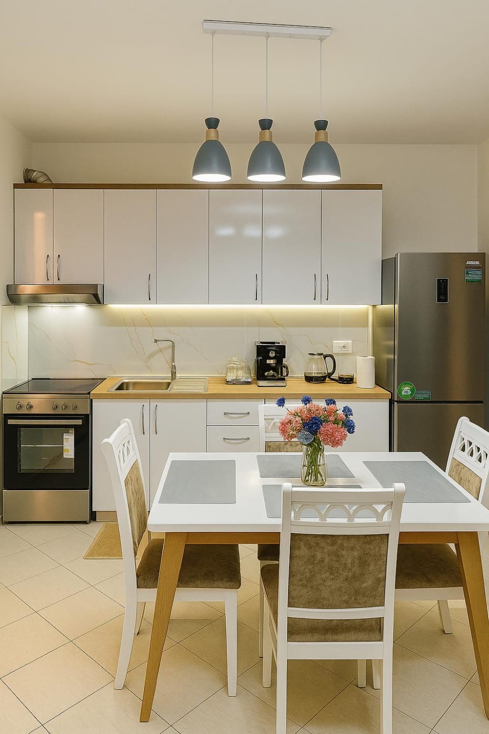 Kitchen or kitchenette, Dining area, oven, toaster