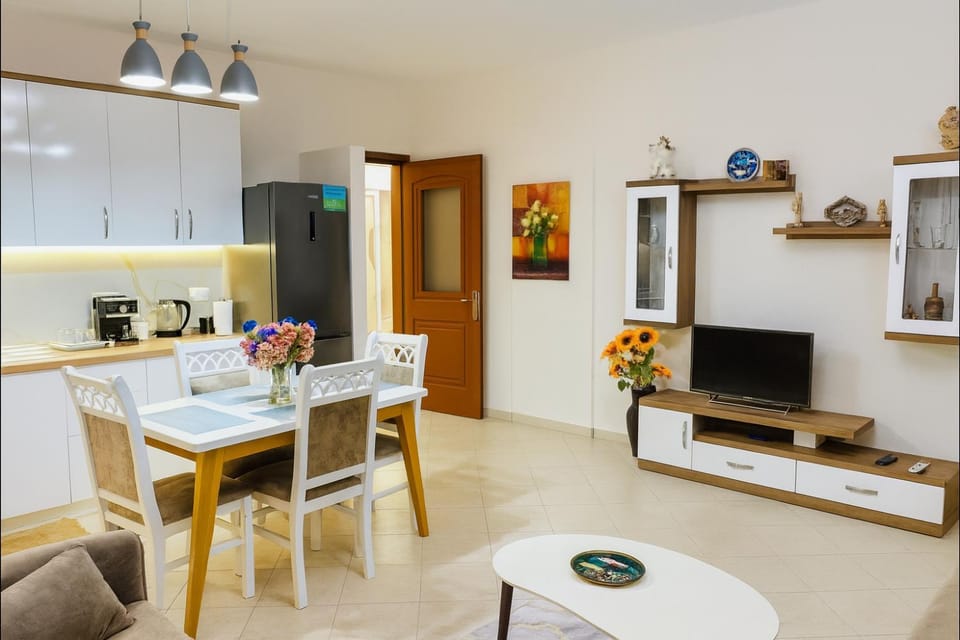 TV and multimedia, Kitchen or kitchenette, Living room, Seating area, Dining area, minibar