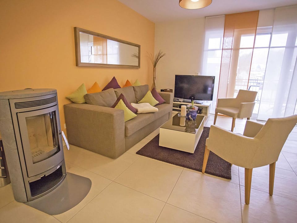 TV and multimedia, Living room, Seating area, flat iron