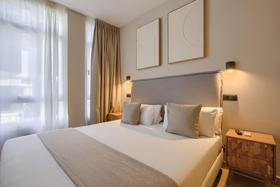 Bed, Photo of the whole room, Bedroom
