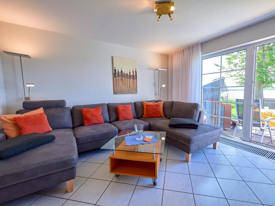 Balcony/Terrace, Living room, Seating area, Lake view