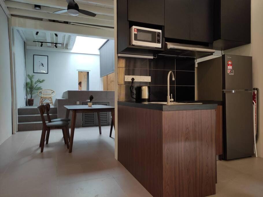 Heritage House 2BR with Dipping Pool in Town walkto Street Art 45 House in George Town