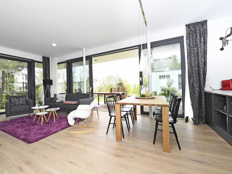 Kitchen or kitchenette, Living room, Seating area, Dining area