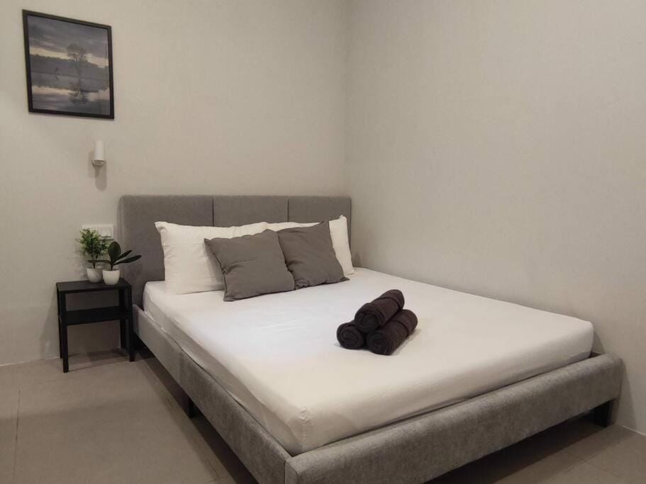 Heritage House 2BR with Dipping Pool in Town walkto Street Art 47 House in George Town