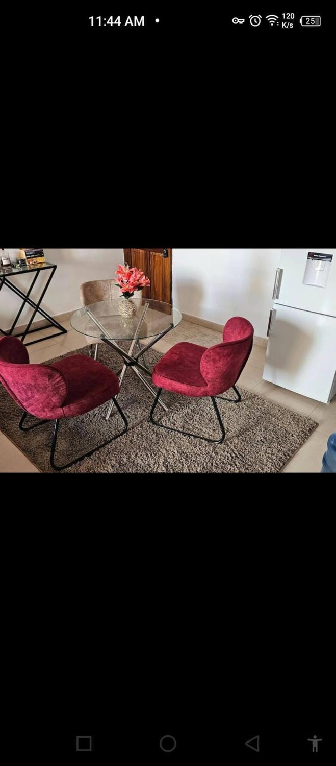 Restaurant/places to eat, Seating area, Dining area