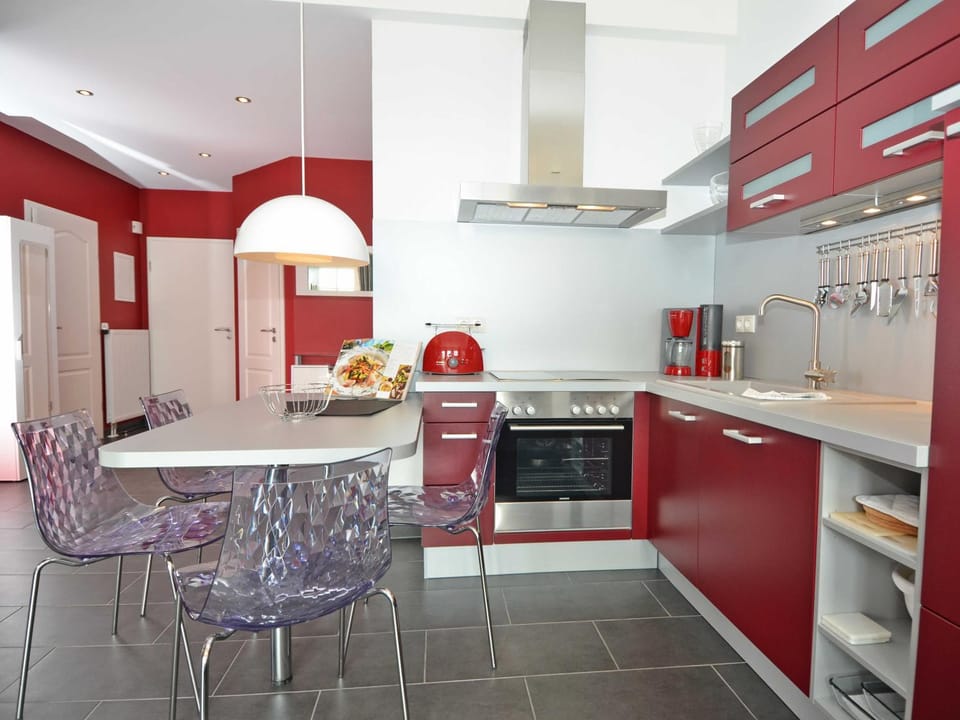 Coffee/tea facilities, Kitchen or kitchenette, Dining area, dishwasher, minibar, stove, toaster
