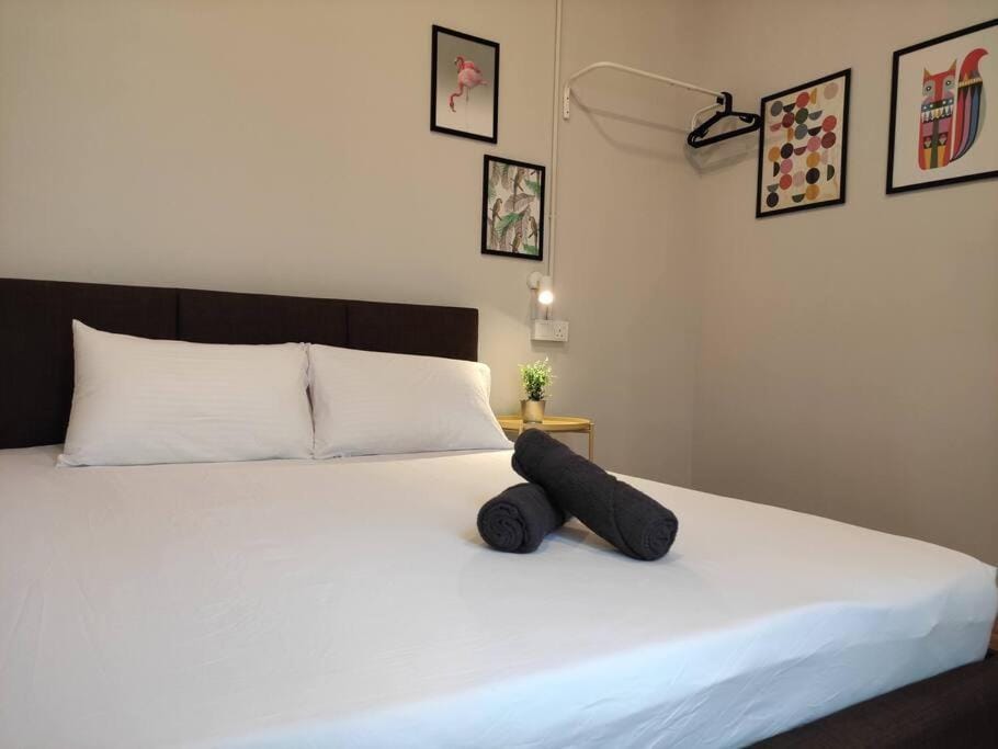 Heritage House 2BR in Town walkto UNESCO Site & StreetArt 45 House in George Town