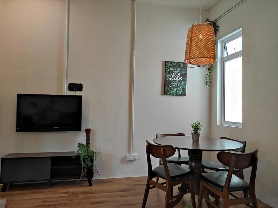 Heritage House 2BR in Town walkto UNESCO Site & StreetArt 45 House in George Town