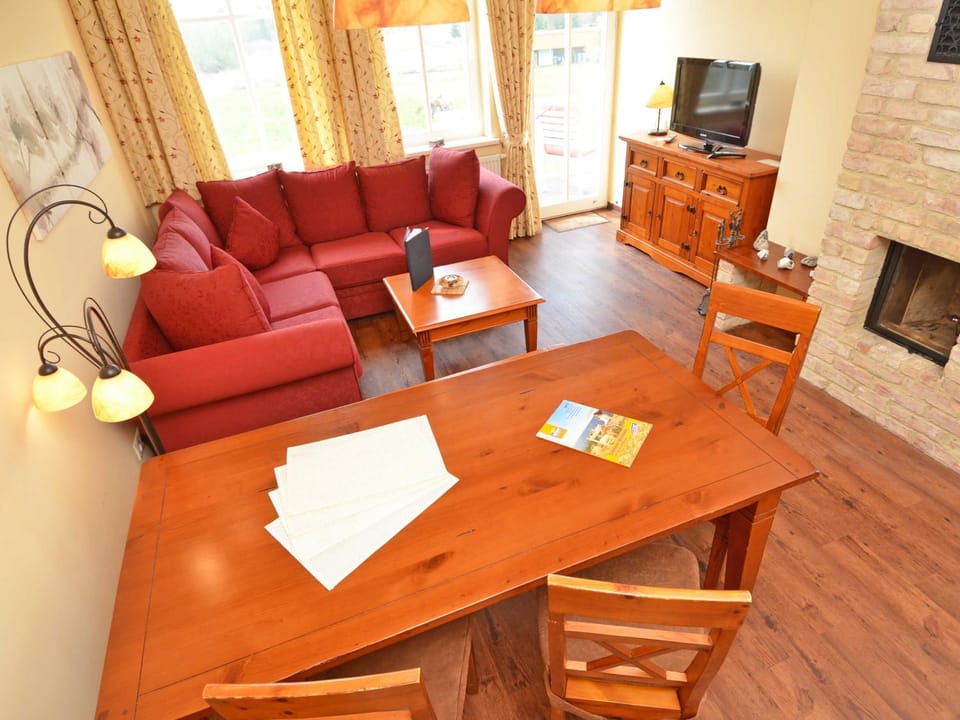 Communal lounge/ TV room, TV and multimedia, Living room, Seating area, Dining area, Evening entertainment, flat iron