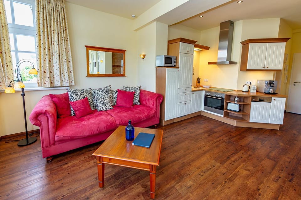 Kitchen or kitchenette, Seating area