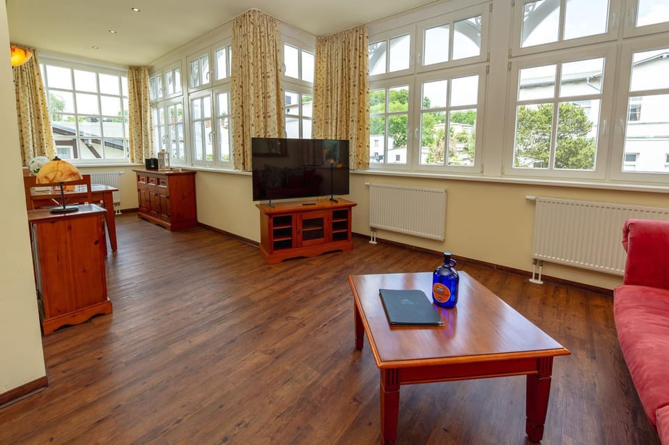 TV and multimedia, Living room, Dining area