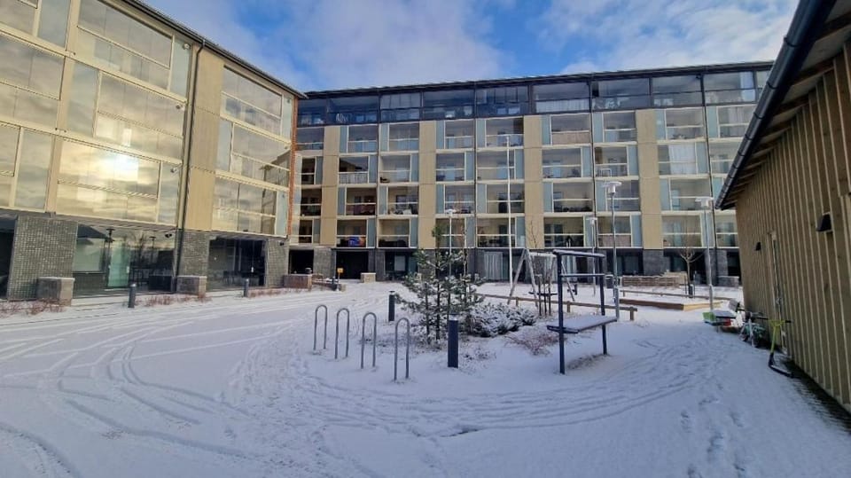 Property building, Day, Winter