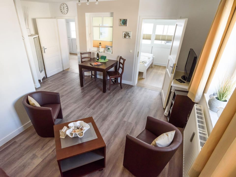 TV and multimedia, Living room, Dining area, Bedroom