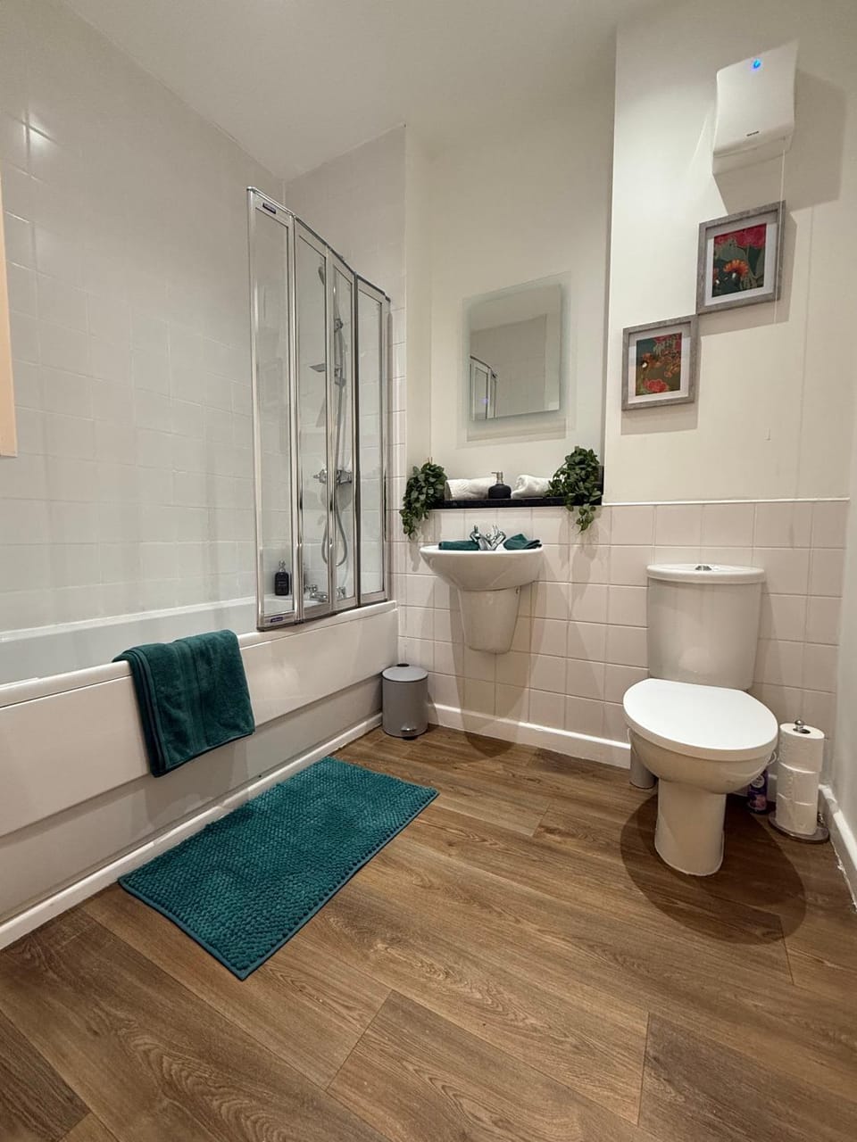 Shower, Toilet, Bathroom, bidet, towels