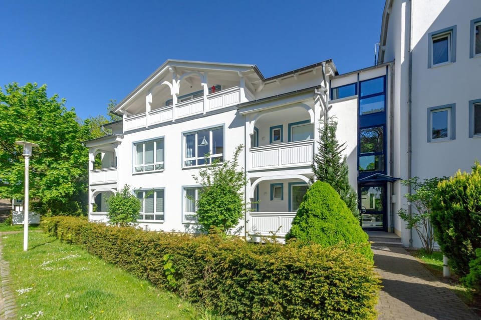 Property building, Facade/entrance, Balcony/Terrace