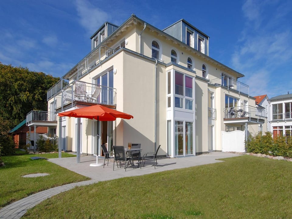 Property building, Patio, Balcony/Terrace