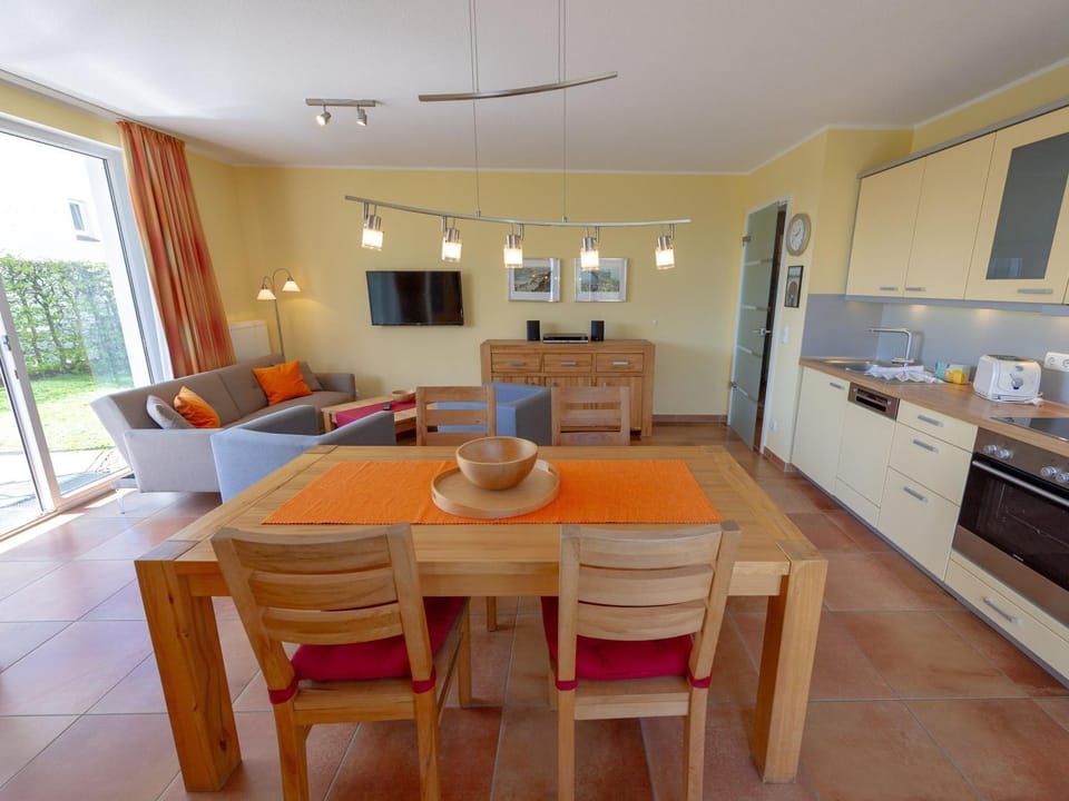 TV and multimedia, Kitchen or kitchenette, Living room, Seating area, Dining area, dishwasher, stove