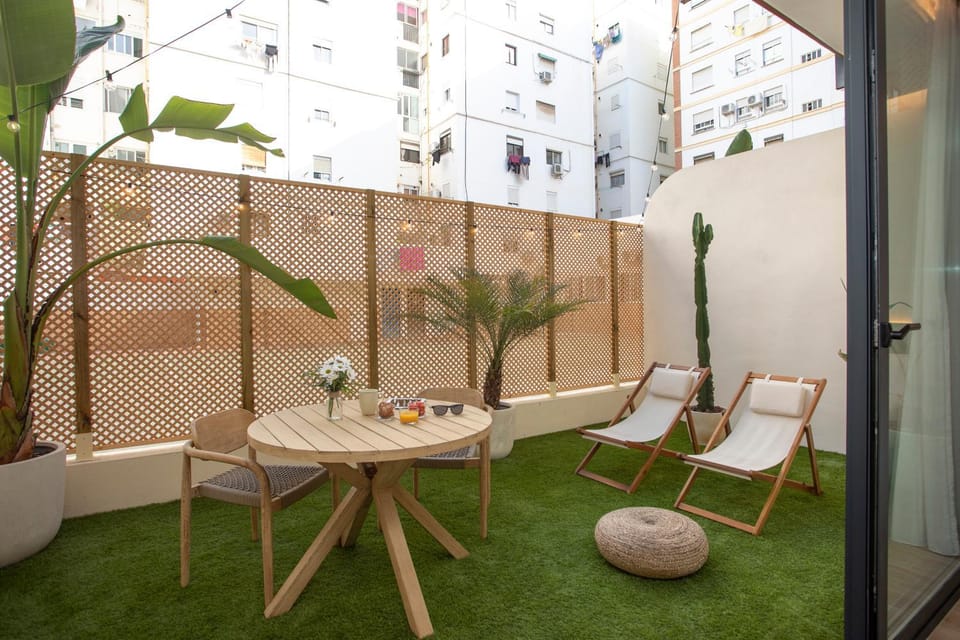 Balcony/Terrace, sunbed