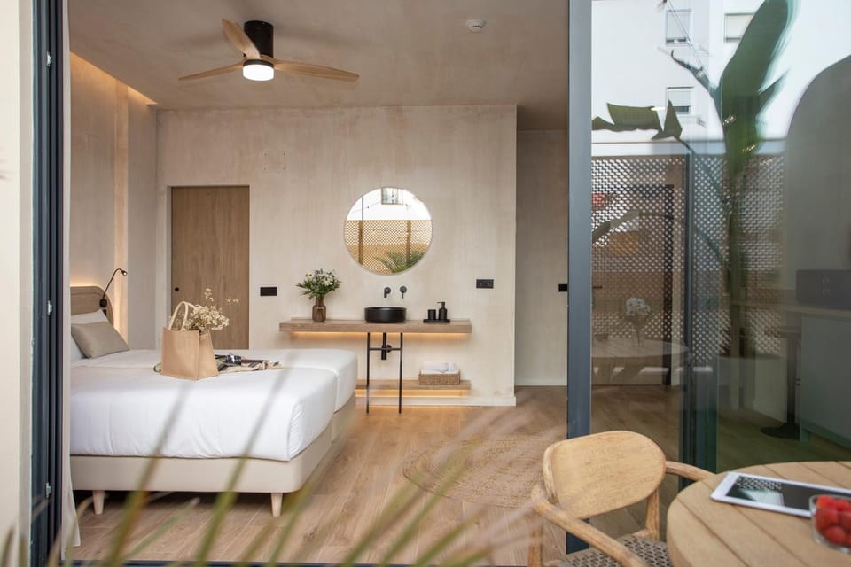 Photo of the whole room, Bedroom