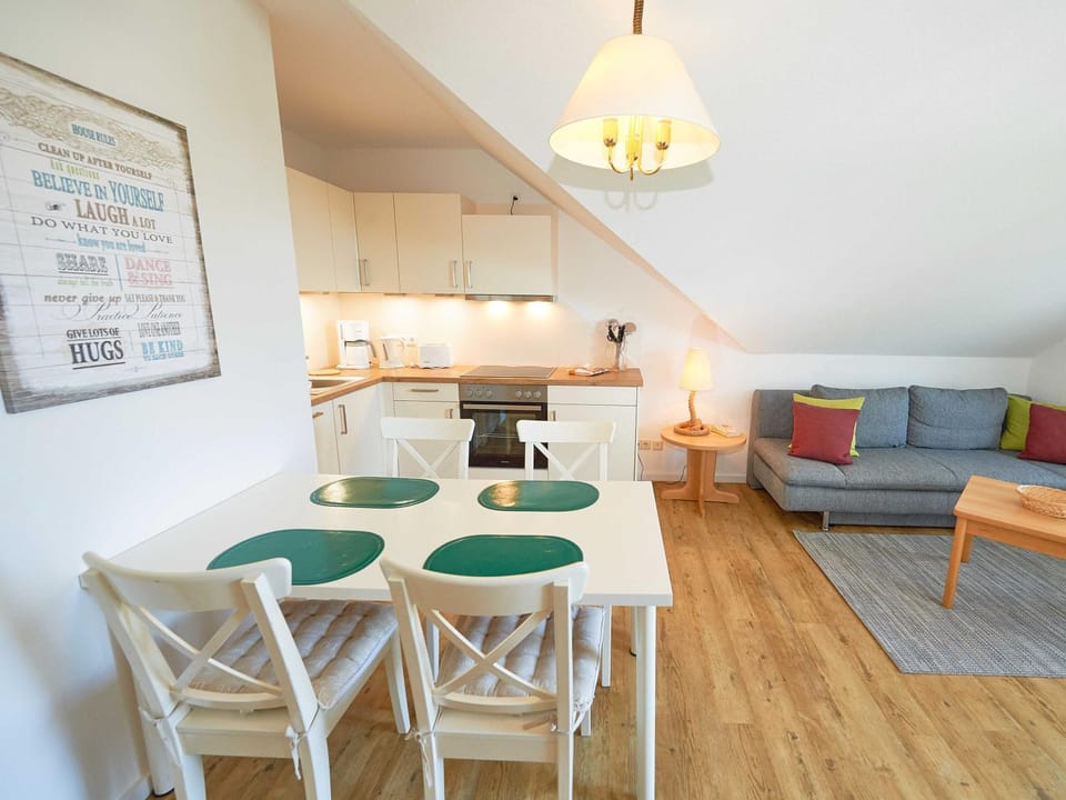 Kitchen or kitchenette, Living room, Seating area, Dining area