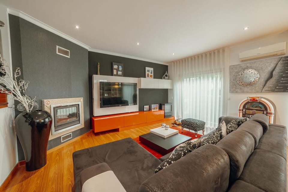 Communal lounge/ TV room, Living room