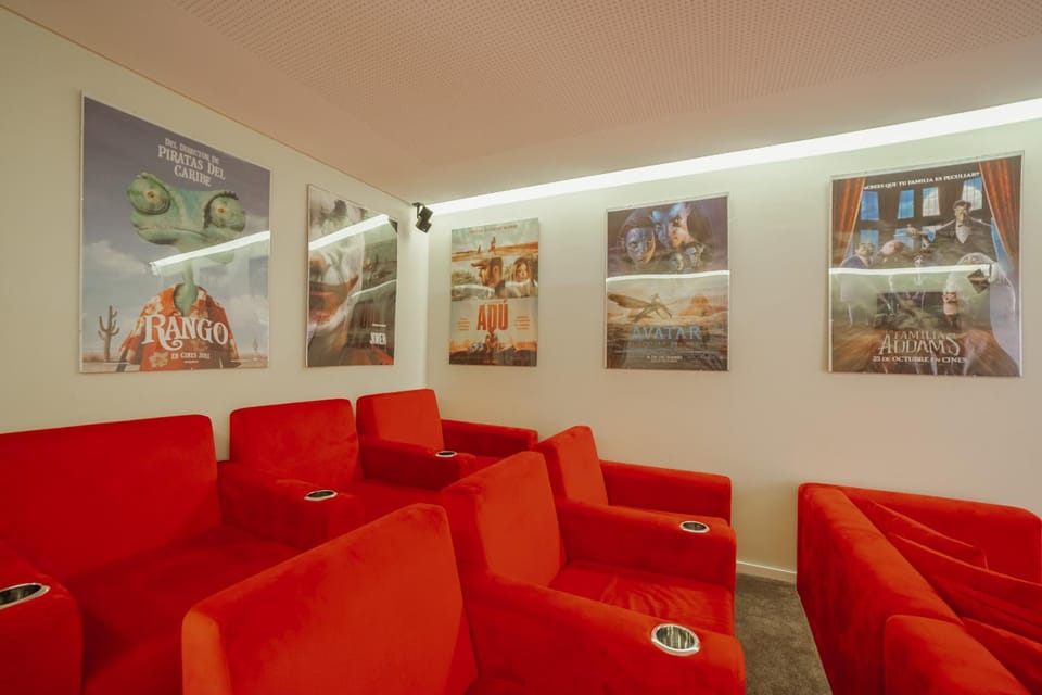 Communal lounge/ TV room, Living room