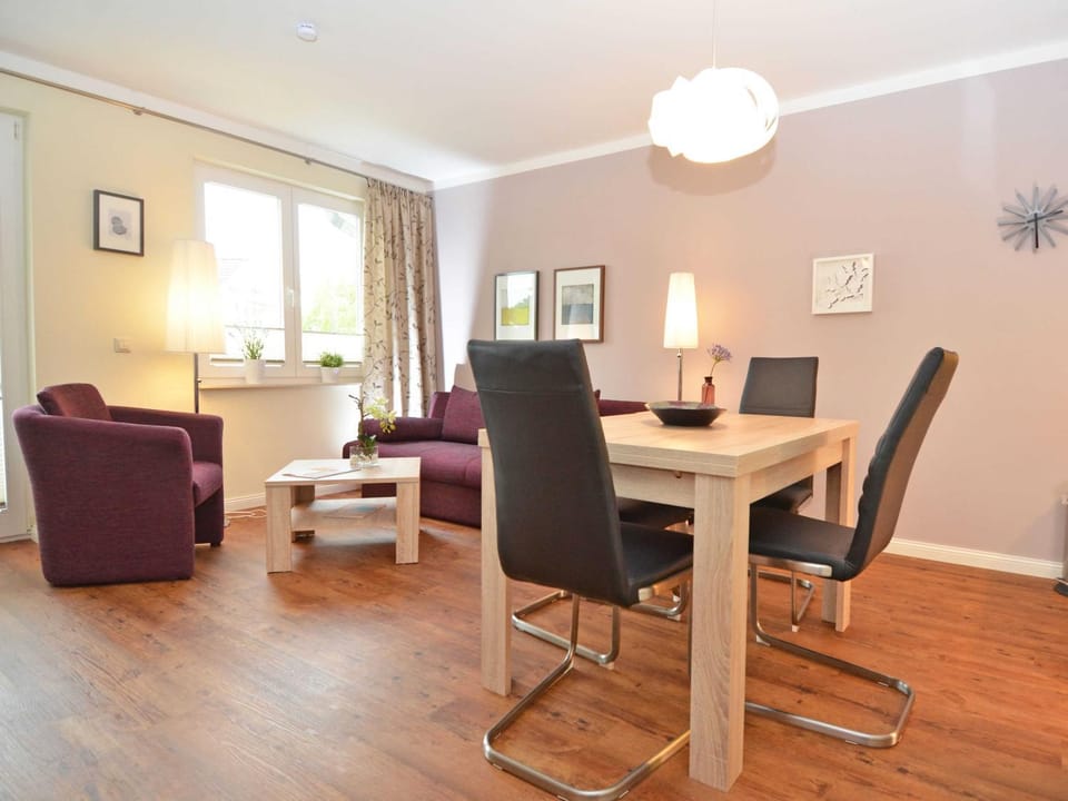 Living room, Seating area, Dining area, hair dresser