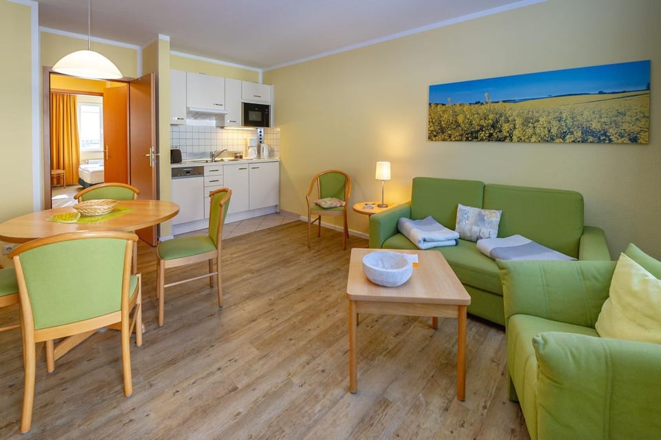 Kitchen or kitchenette, Living room, Seating area, Dining area