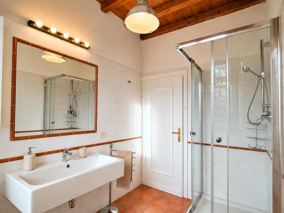 Shower, Bathroom, towels