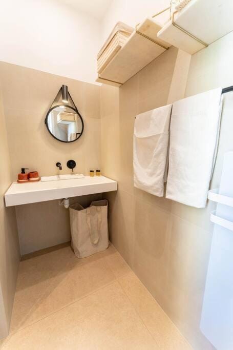 Superbe appartement deux chambres, centre proche port Apartment in Nice