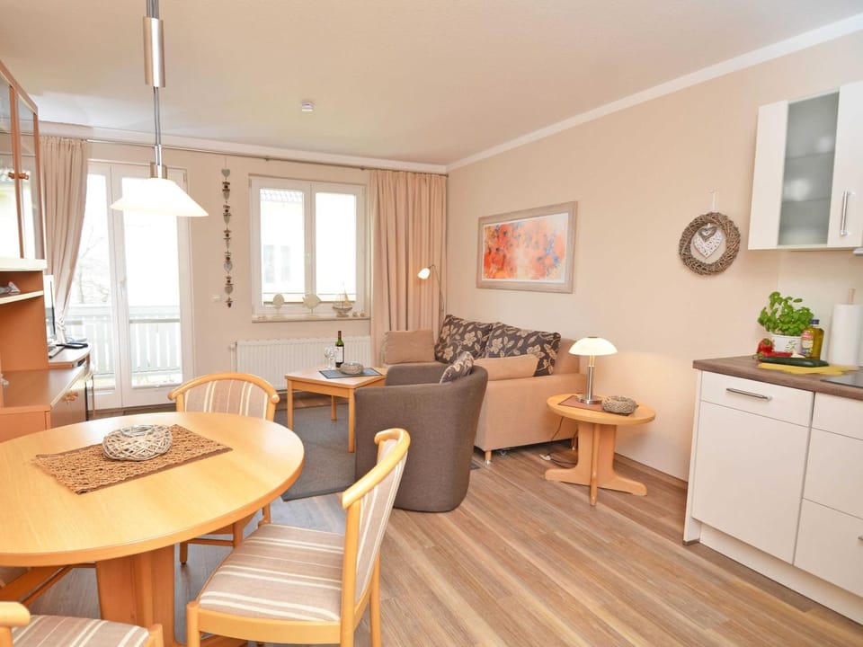TV and multimedia, Kitchen or kitchenette, Living room, Seating area, Dining area