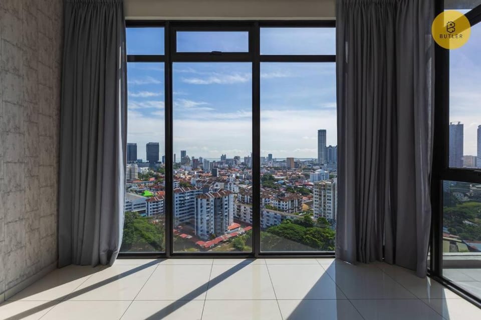 Seaview 2BR Infinity Pool & EasyAccess to Town 13A Apartment in George Town