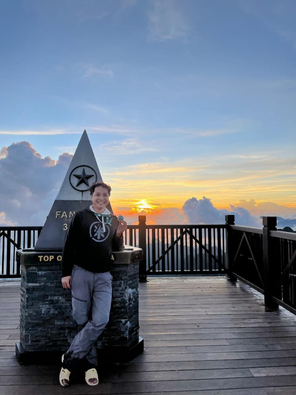 Nearby landmark, Hiking, Sunset, group of guests