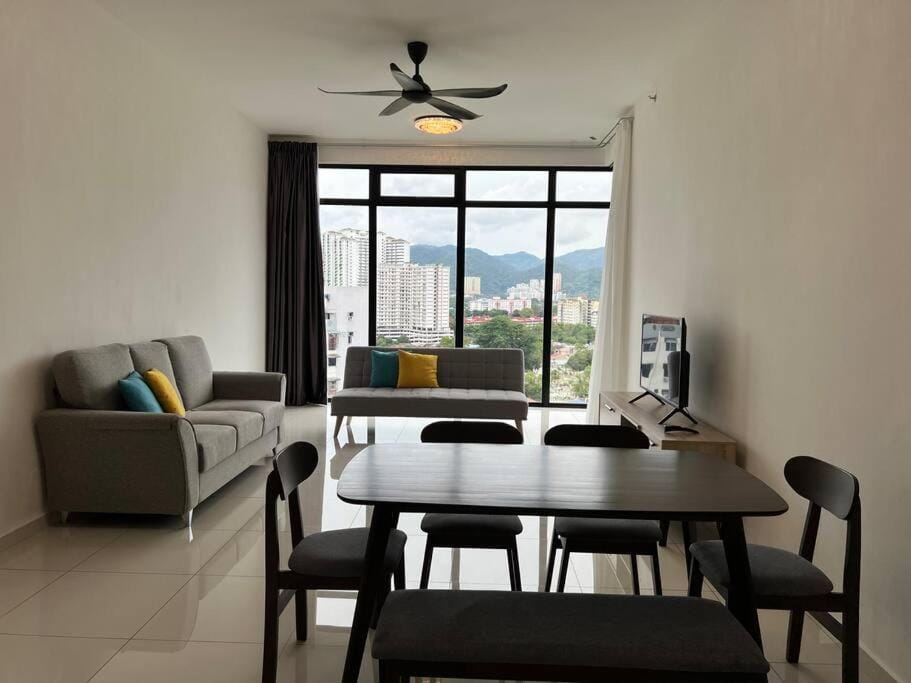 Greatview 2BR Infinity Pool & EasyAccess to Town 13 Apartment in George Town