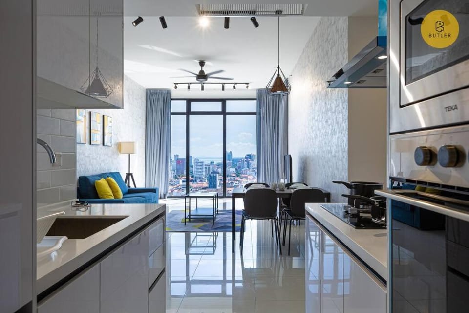 Seaview 2BR Infinity Pool & EasyAccess to Town 191 Apartment in George Town