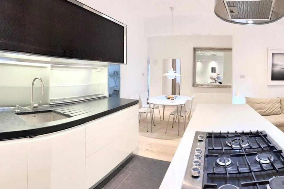 Kitchen or kitchenette, Seating area, Dining area, stove