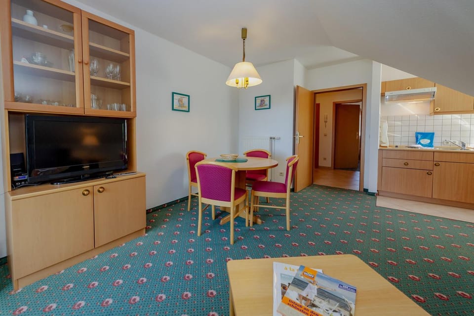 TV and multimedia, Kitchen or kitchenette, Living room, Dining area