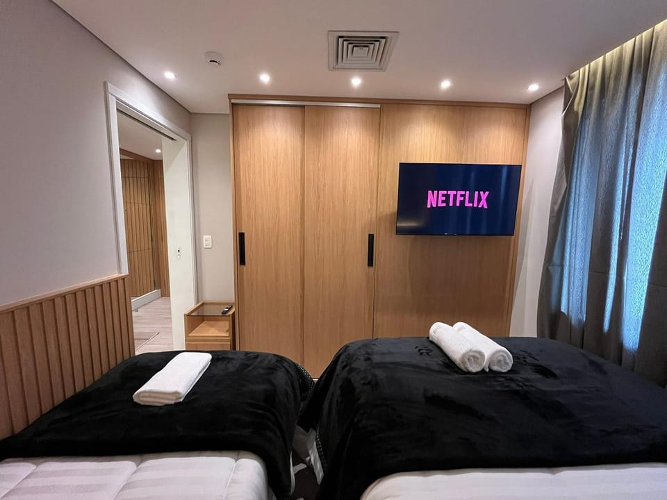 Flat Hotel 4 estrelas próx. Aeroporto GRU até 6p Apartment in Guarulhos