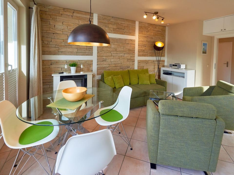 Kitchen or kitchenette, Living room, Seating area, Dining area, stove