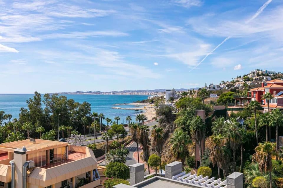 City view, Sea view