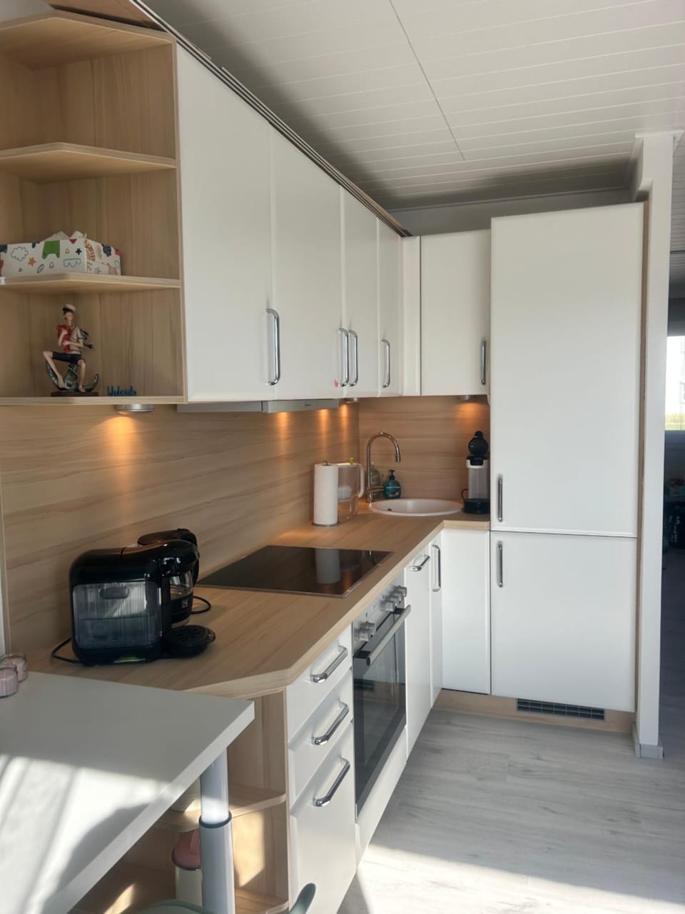 Kitchen or kitchenette, dishwasher, oven, stove
