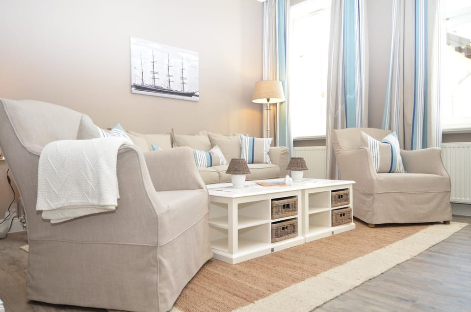 Living room, Photo of the whole room, Seating area