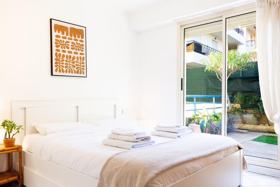 Bed, Garden, Photo of the whole room, Bedroom, Garden view, towels