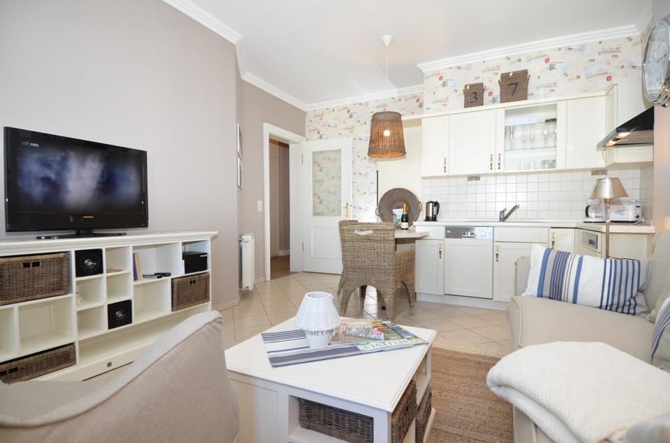 TV and multimedia, Kitchen or kitchenette, Living room, Seating area, Dining area, dishwasher, minibar, stove, toaster