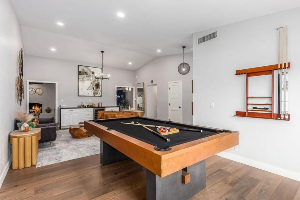 Corrine Family Oasis with Heated Pool & Putting Green House in Scottsdale