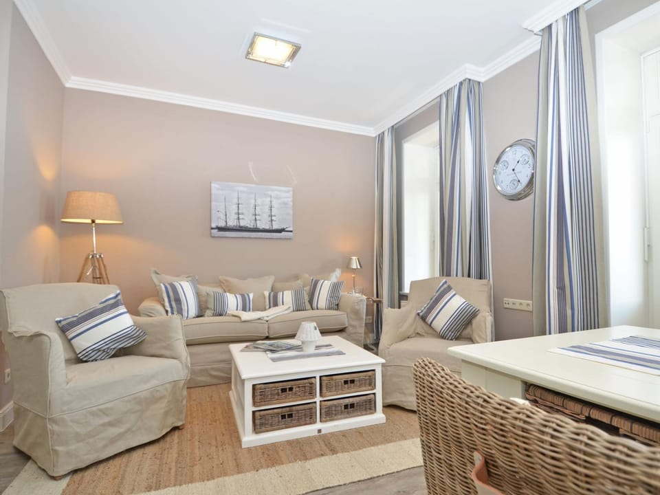 Living room, Photo of the whole room, Seating area