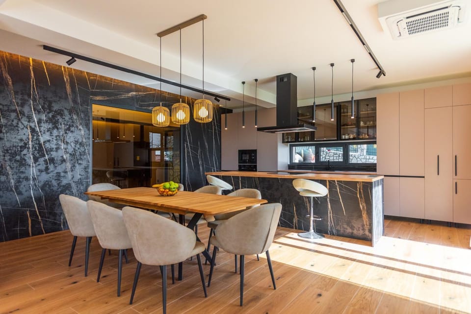 Kitchen or kitchenette, Dining area, kitchen